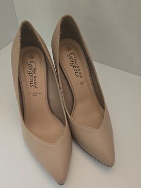 Pointed Toe Nude Pumps - Classic Women's Heels
